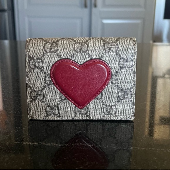 GUCCI GG Supreme Heart Motif Compact Bifold Wallet (Coated Canvas) - Picture 4 of 15